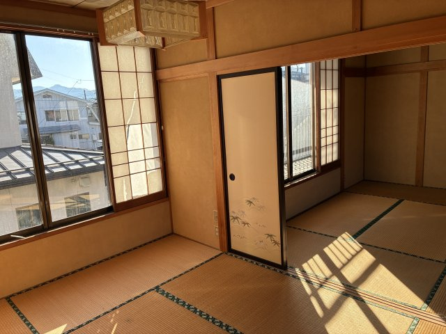 米沢市西大通１丁目　二階建て中古住宅の和室|２階