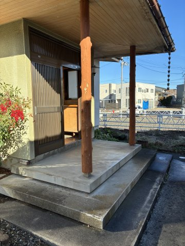 米沢市西大通１丁目　二階建て中古住宅の玄関