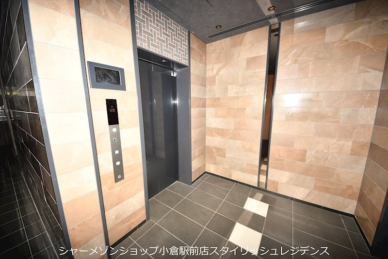 RJRプレシア西小倉駅前のロビー