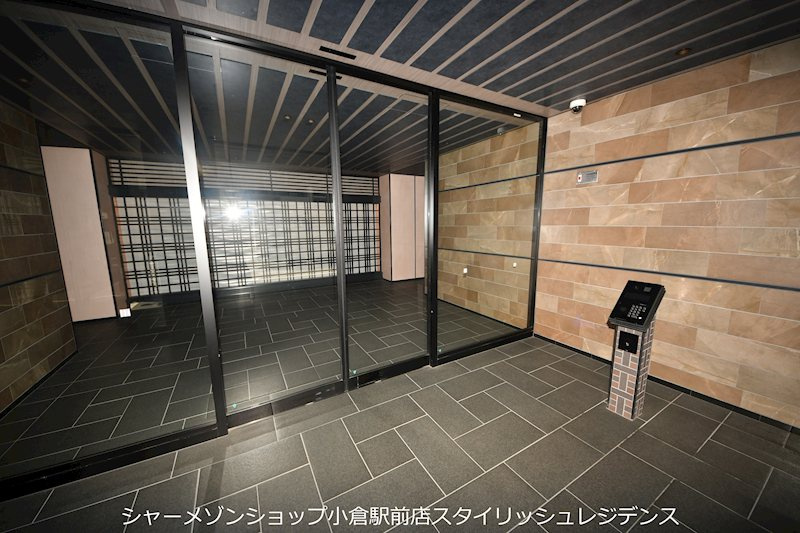 RJRプレシア西小倉駅前のエントランス
