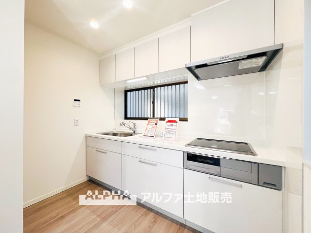 ~武蔵村山岸~Remodeled Homeのキッチン|【Kitchen】
◆キッチン◆美しく使いやすいキッチンは油汚れが簡単に拭き取れる素材で加工されており使いやすい仕様です。
