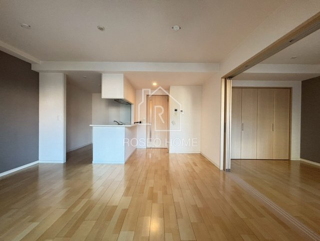 ワイズコート東梅田の居間・リビング|同マンション別部屋：参考写真