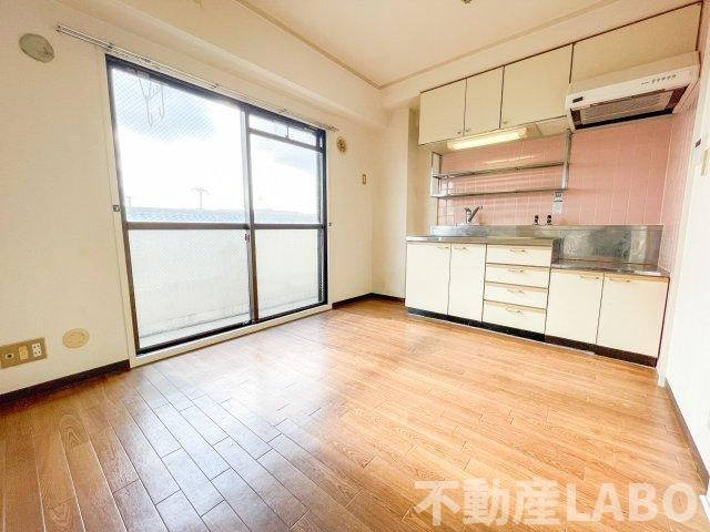 エレガンス喜連の居間・リビング