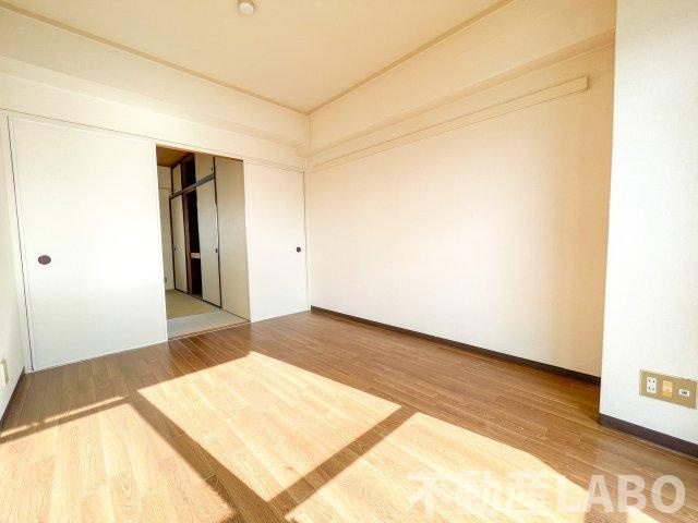 エレガンス喜連の洋室