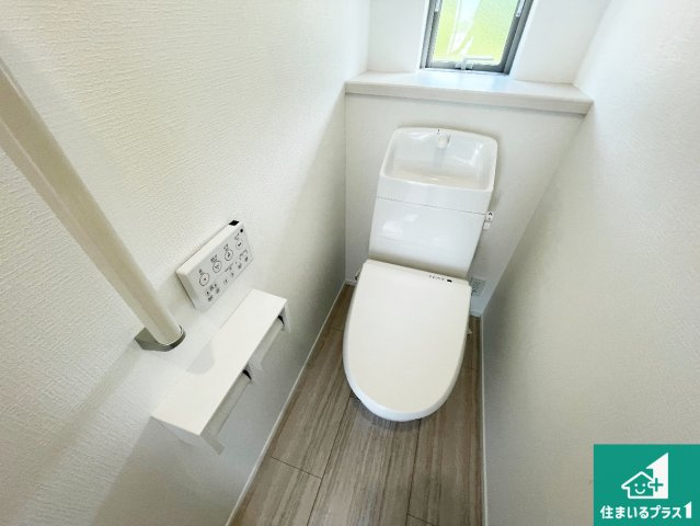 神戸市須磨区車　新築一戸建てのトイレ|1・2階の2ヶ所にあるので、朝の忙しい時間の順番待ちもなく、深夜の利用にも大変便利です。
