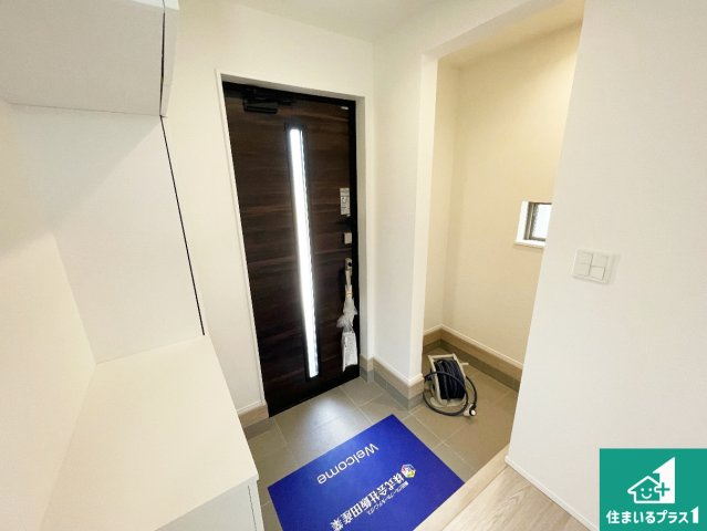 神戸市須磨区車　新築一戸建ての玄関|シューズボックスにはたくさんの靴が収納できるので玄関周りはいつもスッキリ！ご家族が増えても安心！