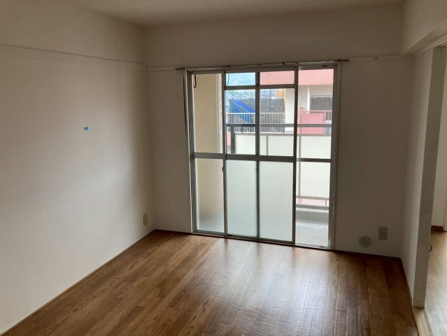 フォーサイト老司Renatusの居間・リビング|同建物別部屋 現況優先