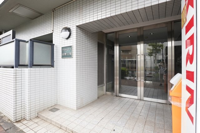 リバティヒルズ中野江原のエントランス