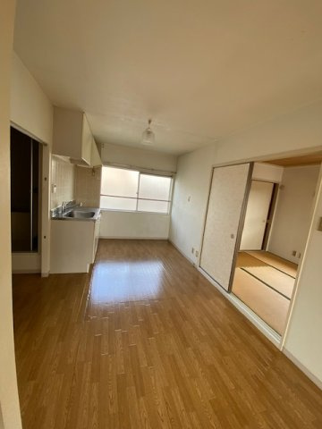 ファミール城ケ丘E棟の居間・リビング