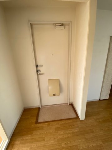 ファミール城ケ丘E棟の玄関