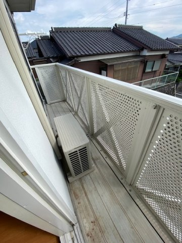 ファミール城ケ丘E棟のバルコニー