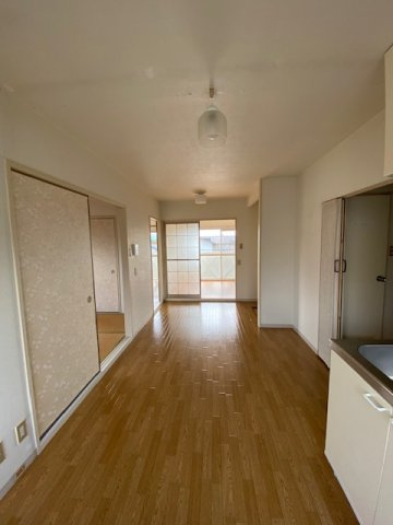 ファミール城ケ丘E棟の居間・リビング