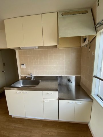 ファミール城ケ丘E棟のキッチン