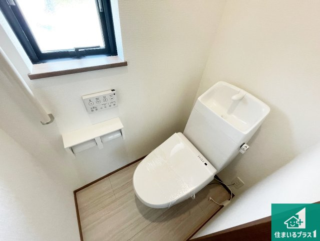 神戸市須磨区車　新築一戸建てのトイレ|1・2階の2ヶ所にあるので、朝の忙しい時間の順番待ちもなく、深夜の利用にも大変便利です。