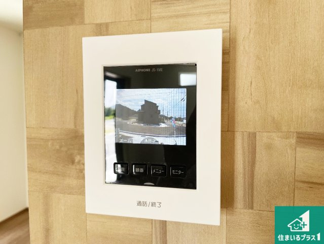 神戸市須磨区車　新築一戸建ての防犯設備|カラーモニターインターホン！声だけでなく来訪者の姿や顔がモニターで確認できるので、小さなお子様がいらっしゃるご家庭でも安心できます！