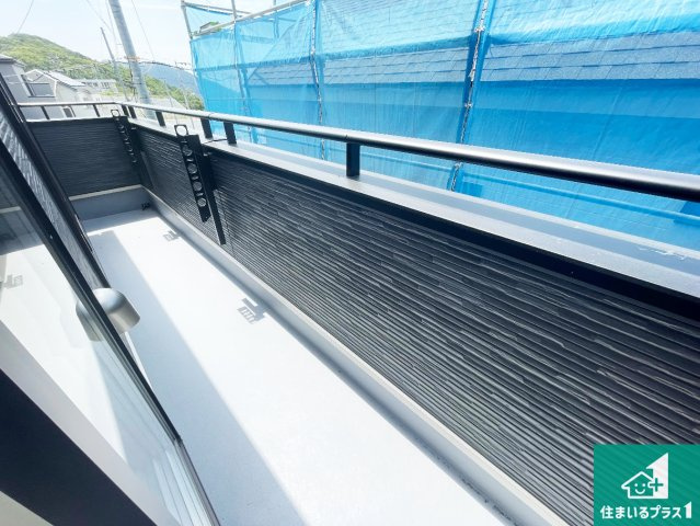 神戸市須磨区車　新築一戸建てのバルコニー|ワイドバルコニーは洗濯物を干すスペースが広いのでご家族が多くても安心！