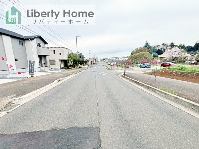 取手市ゆめみ野5期　新築戸建　2号棟の前面道路含む現地写真