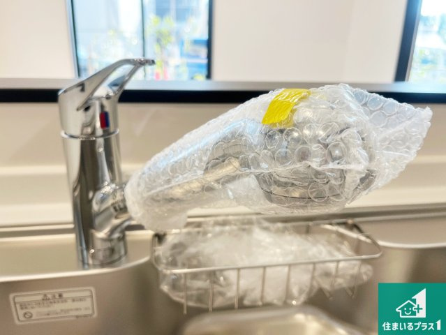 神戸市須磨区車　新築一戸建ての設備|浄水器を内蔵！炊飯時、お茶を作る時に安心してお水を使えます！お湯と冷水、浄水と原水、シャワーの切替えもワンタッチです！