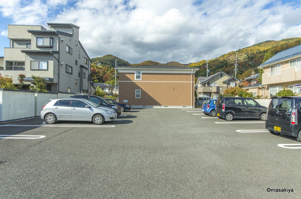 コンフォートの駐車場|駐車場　広々です。