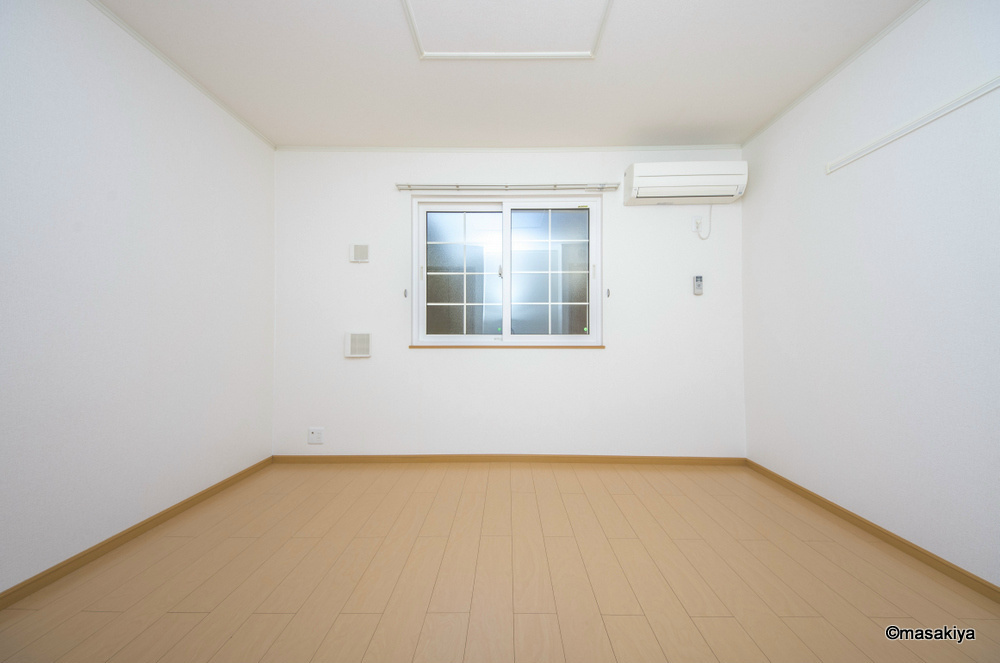 コンフォートの寝室|ベッドルーム　エアコン付きです。