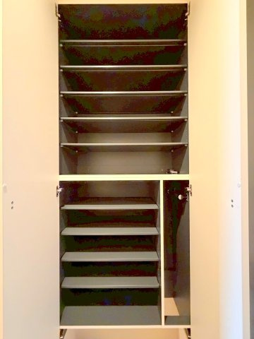 イリゼの玄関|★大型シューズＢＯＸ★