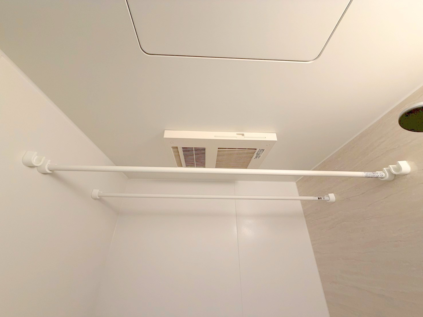 イリゼの設備|★雨の日に便利な浴室乾燥機★