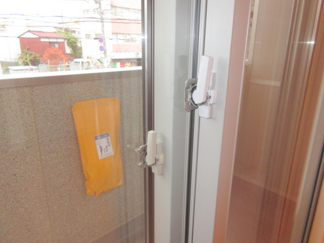 イリゼの居間・リビング|★遮音性の高い二重サッシ窓★