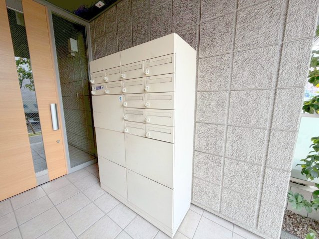 イリゼのセキュリティ|★便利な宅配ＢＯＸ付き★