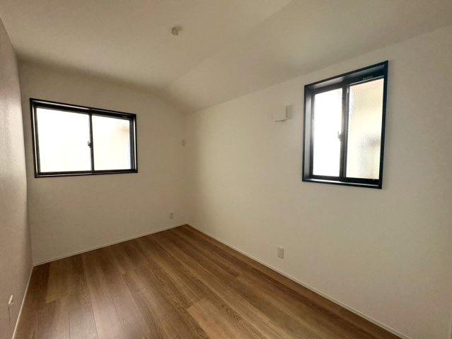 ＪＲ奈良線「新田」駅徒歩１１分◆閑静な住宅街に建つ３ＬＤＫ◆並列駐車２台可能◆宇治市広野町宮谷の洋室|洋室