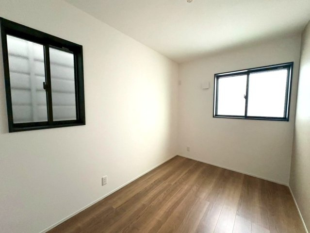 ＪＲ奈良線「新田」駅徒歩１１分◆閑静な住宅街に建つ３ＬＤＫ◆並列駐車２台可能◆宇治市広野町宮谷の洋室|洋室