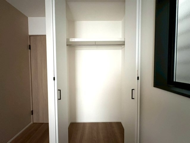 ＪＲ奈良線「新田」駅徒歩１１分◆閑静な住宅街に建つ３ＬＤＫ◆並列駐車２台可能◆宇治市広野町宮谷の収納|クローゼット