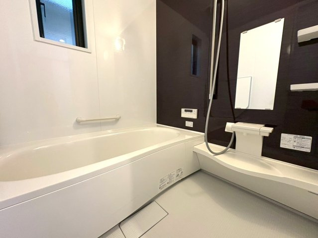 ＪＲ奈良線「新田」駅徒歩１１分◆閑静な住宅街に建つ３ＬＤＫ◆並列駐車２台可能◆宇治市広野町宮谷の浴室|浴室