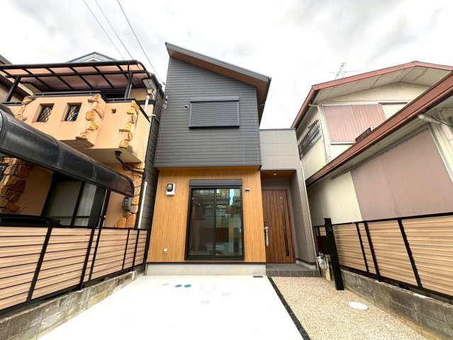 ＪＲ奈良線「新田」駅徒歩１１分◆閑静な住宅街に建つ３ＬＤＫ◆並列駐車２台可能◆宇治市広野町宮谷