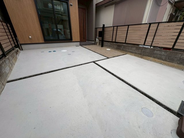 ＪＲ奈良線「新田」駅徒歩１１分◆閑静な住宅街に建つ３ＬＤＫ◆並列駐車２台可能◆宇治市広野町宮谷の駐車場|駐車場