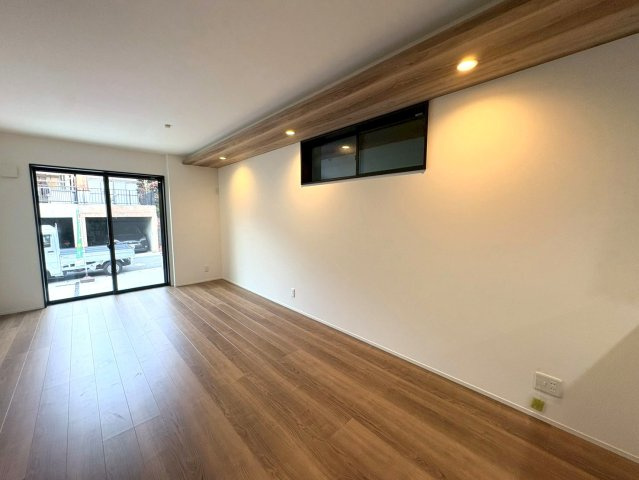 ＪＲ奈良線「新田」駅徒歩１１分◆閑静な住宅街に建つ３ＬＤＫ◆並列駐車２台可能◆宇治市広野町宮谷の居間・リビング|リビング