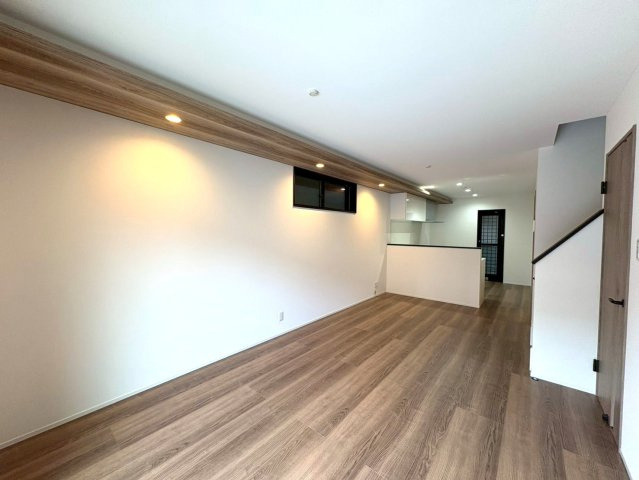 ＪＲ奈良線「新田」駅徒歩１１分◆閑静な住宅街に建つ３ＬＤＫ◆並列駐車２台可能◆宇治市広野町宮谷の居間・リビング|リビング