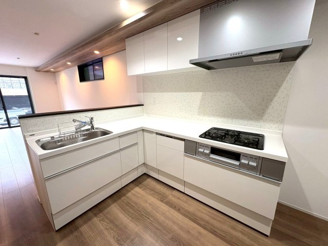 ＪＲ奈良線「新田」駅徒歩１１分◆閑静な住宅街に建つ３ＬＤＫ◆並列駐車２台可能◆宇治市広野町宮谷のキッチン|キッチン