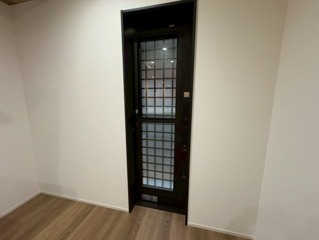 ＪＲ奈良線「新田」駅徒歩１１分◆閑静な住宅街に建つ３ＬＤＫ◆並列駐車２台可能◆宇治市広野町宮谷のその他|勝手口