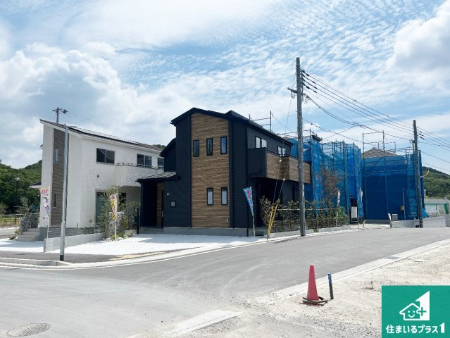 神戸市須磨区車　新築一戸建ての外観|安心の10年保証！外観を美しく保ち、雨水で汚れを落とします！気になることがありましたら、お気軽にお問い合わせください！