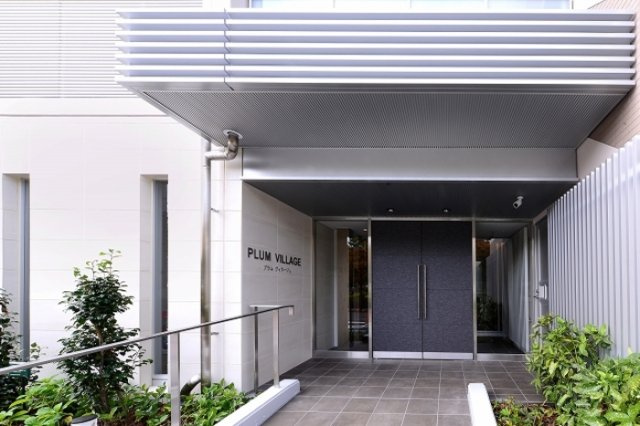 PLUM VILLAGEのエントランス