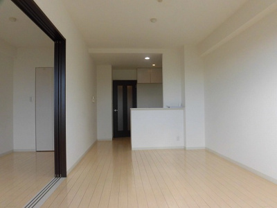 【居間・リビング】 | パルクレール | 明るいリビングです