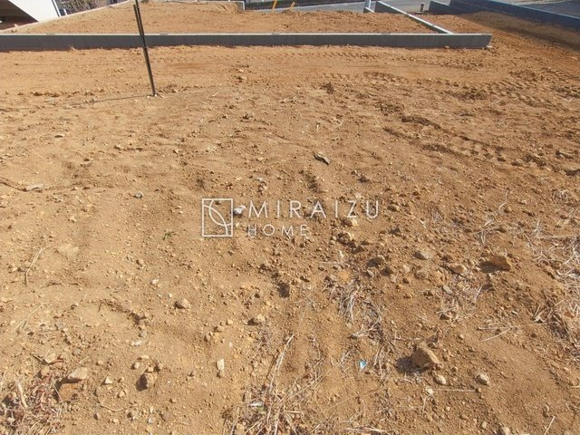 【外観】 | 青く澄み渡った綺麗な空と、陽の光をたっぷりと受ける、そんな新築住宅で新生活をスタートしてみませんか？見学・ご相談等、ミライズホーム(株)までお気軽にご連絡下さい♪

