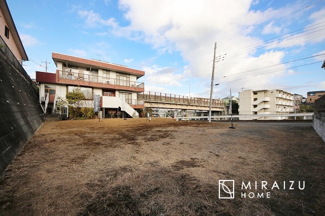 【前面道路含む現地写真】 | 日当たりの良いお家は嬉しいですよね。それぞれ価値観が分かれる箇所です、実際に内覧して日当たりの心地よさをご体感下さいね♪
