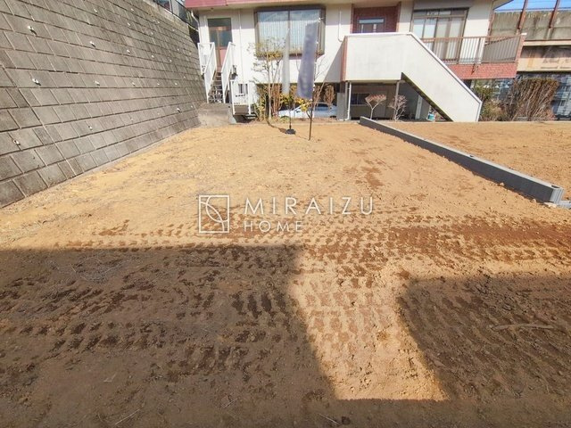 【外観】 | 青く澄み渡った綺麗な空と、陽の光をたっぷりと受ける、そんな新築住宅で新生活をスタートしてみませんか？見学・ご相談等、ミライズホーム(株)までお気軽にご連絡下さい♪
