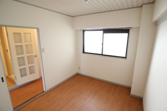 第６サンコウヒルズ北館の洋室