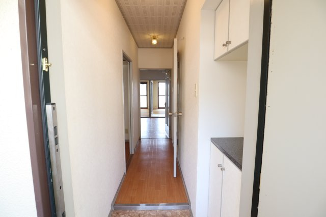 第６サンコウヒルズ北館の玄関