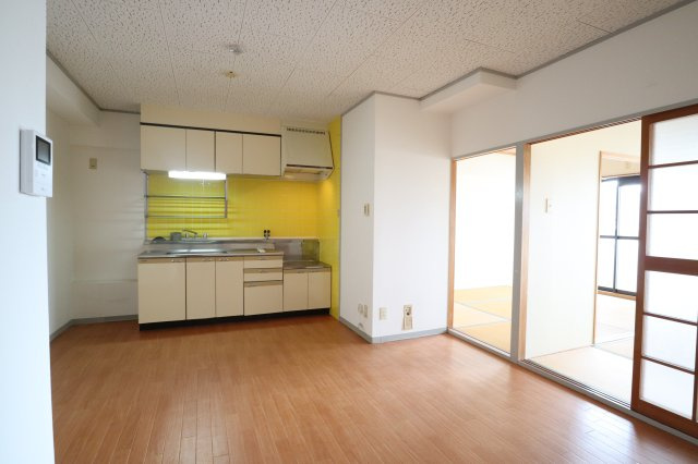 第６サンコウヒルズ北館の居間・リビング