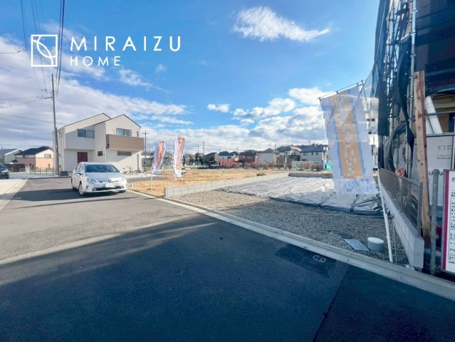 【外観】 | 運転が不安な方も安心な前面道路、きちんと幅員のある道路は女性にも安心です。整備されている道路は気持ちも良いですね♪
