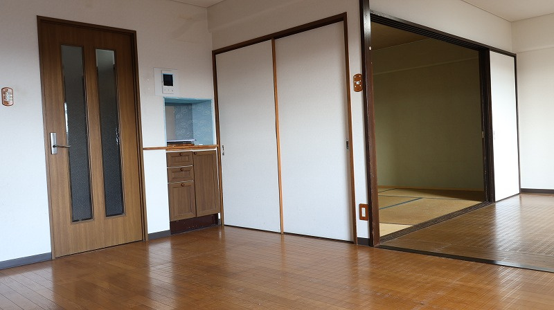 リヴィエールの居間・リビング|16帖のLDK！リビング横にはくつろぎスペースの和室がありゆっくり休めます！