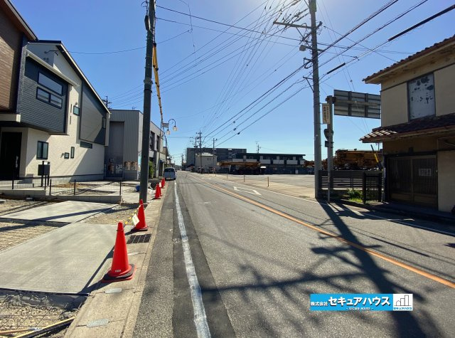 【今からご案内可】知多市八幡字荒古後　全3棟の前面道路含む現地写真|事前予約にて現地ご見学いただけます！お気軽にお問い合わせください♪
■株式会社　セキュアハウス　豊明支店■
住宅ローンに強く、知識、経験豊富なスタッフ在籍
お客様に寄り添い、ご成約後もサポート致します